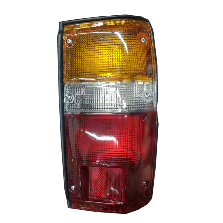 FAROL TOYOTA HILUX 84-87 DER.6 TORNILLOS VIEJO - FAROL TOYOTA HILUX 84-87 DER.6 TORNILLOS VIEJO -