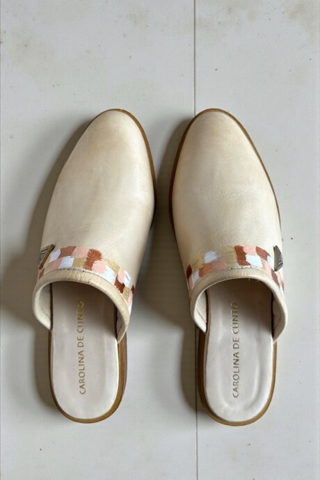 Sandalias LIA Natural Línea Ottenta Con Arte Sandalias LIA Natural Línea Ottenta Con Arte