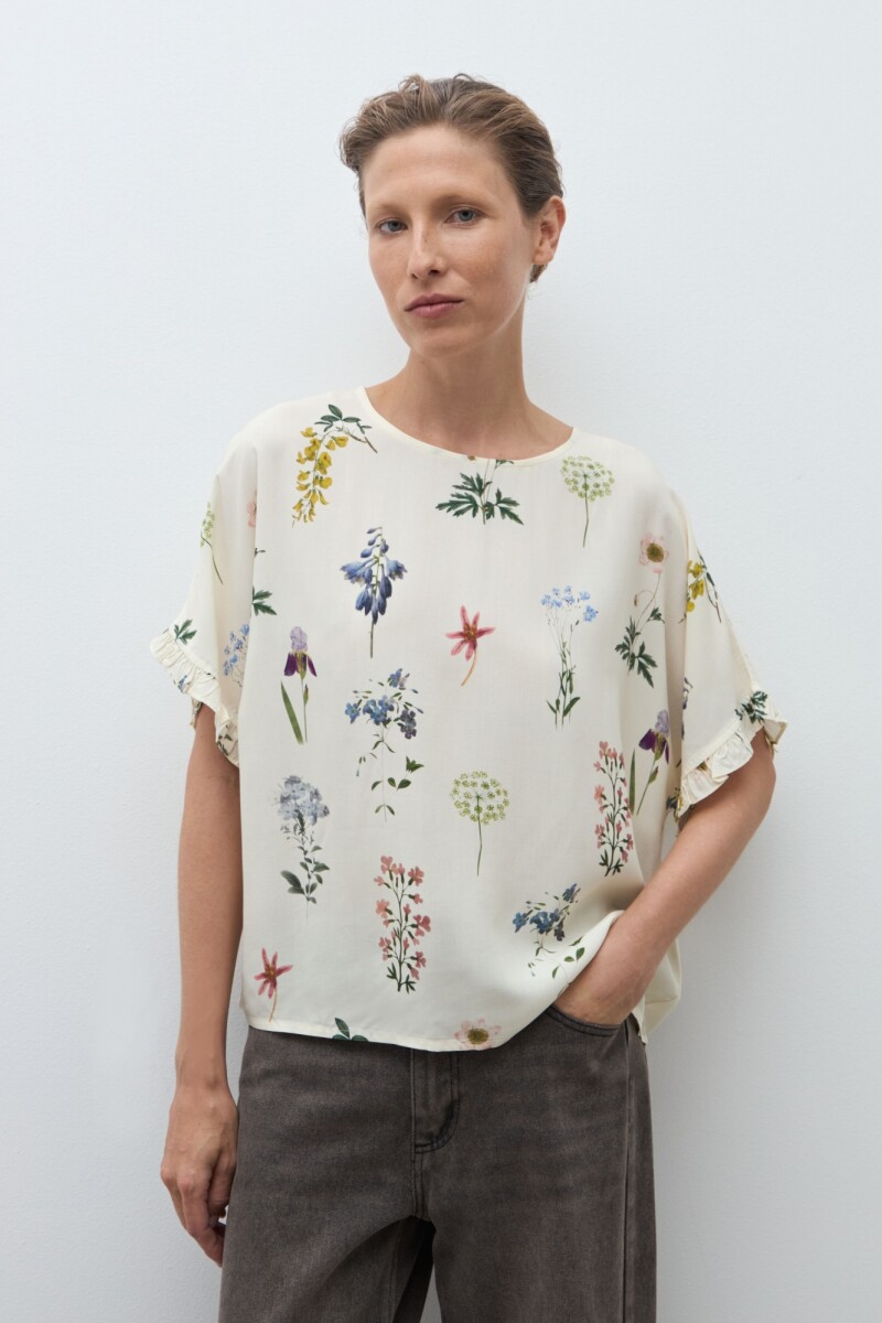 Blusa estampa floral con volados crudo