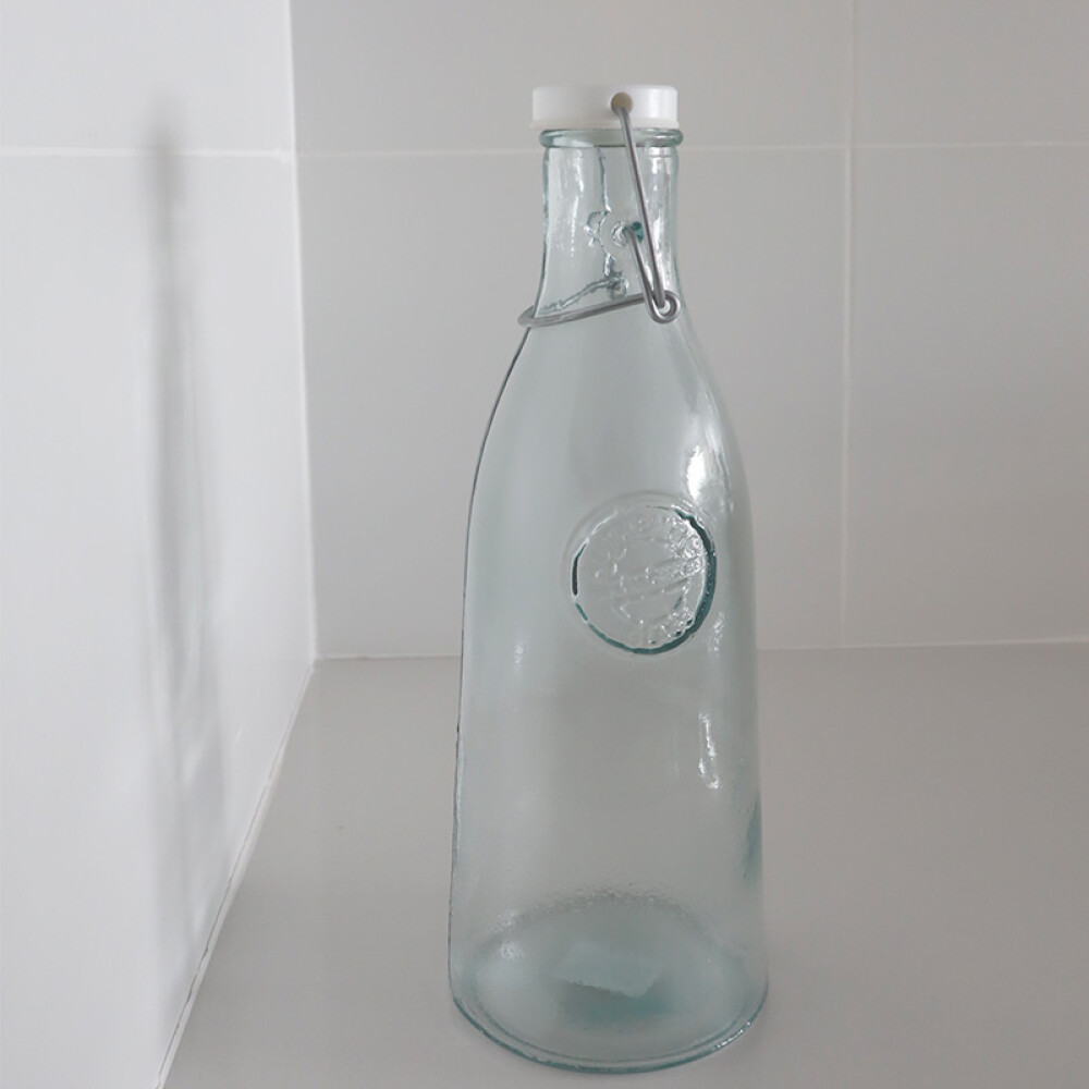 Botella l Tapa Hermética Botella l Tapa Hermética