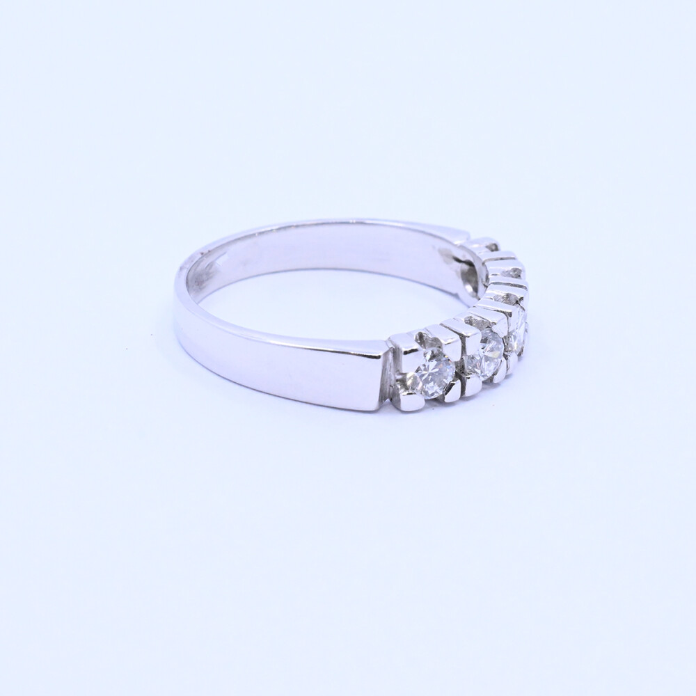 Anillo oro 18k blanco y brillantes engarce 4 puntas. Anillo oro 18k blanco y brillantes engarce 4 puntas.