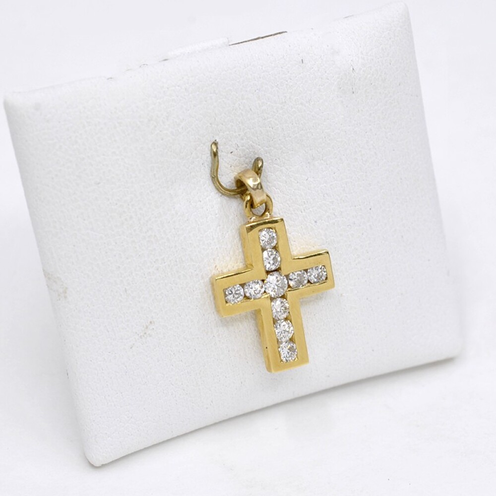 Cruz En Oro 18K amarillo Y brillantes 15 x 12 mm Cruz En Oro 18K amarillo Y brillantes 15 x 12 mm