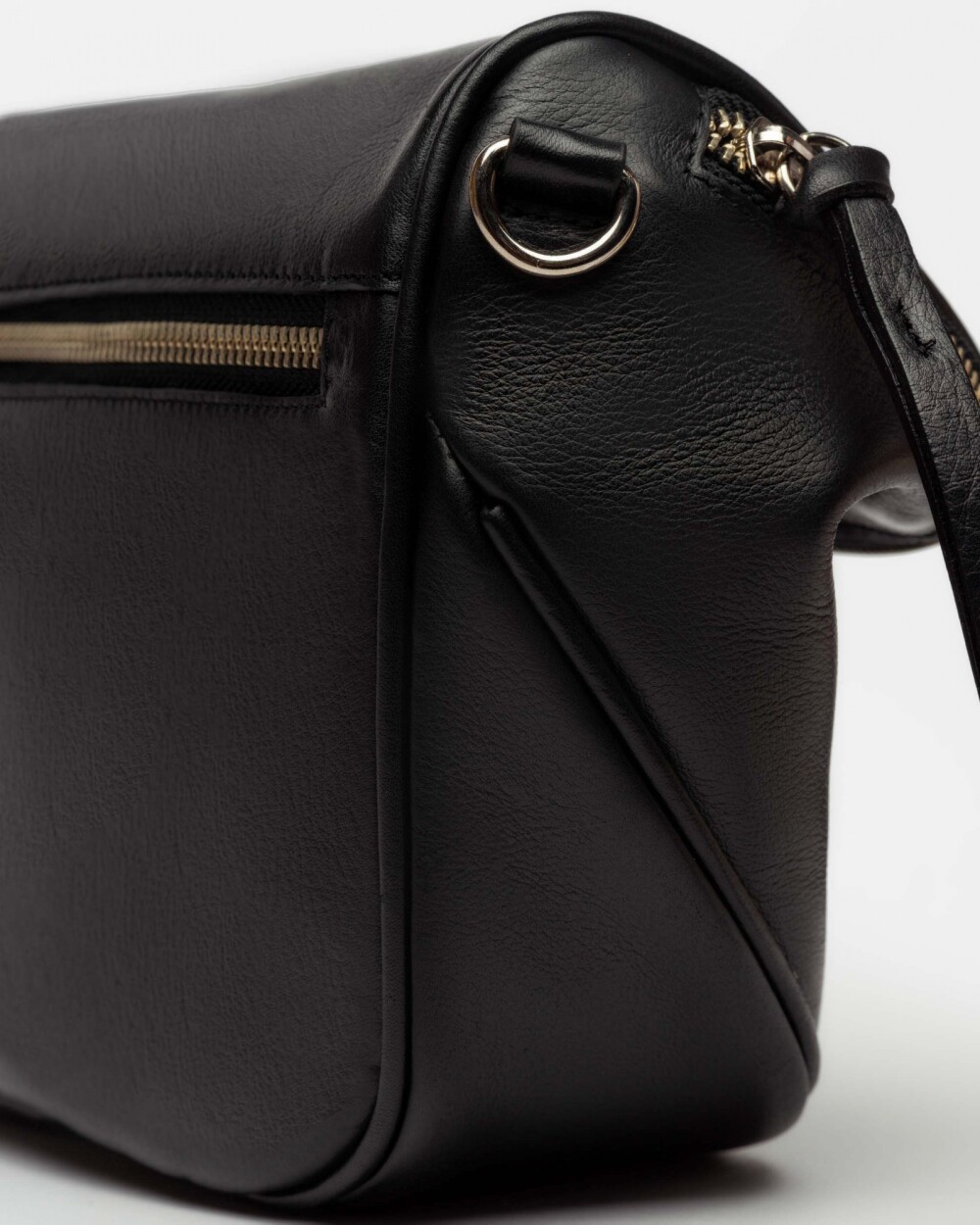 Bandolera Soft en Cuero Graneado Negro