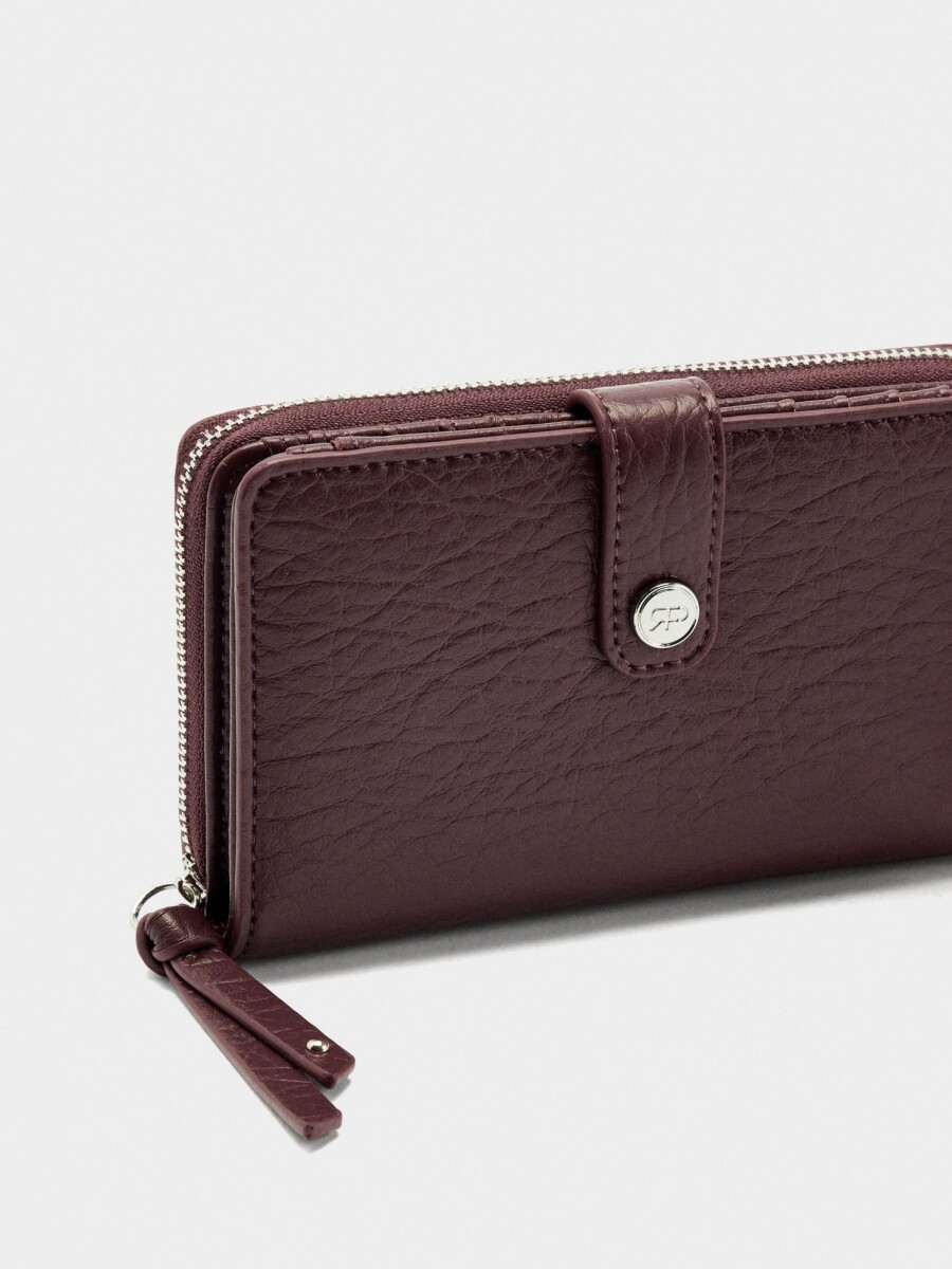 Cartera Con Textura burdeos
