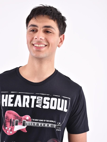REMERA VILLAGE REGULAR ESTAMPADO 4