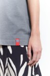 Remera washed bordada daydream gris