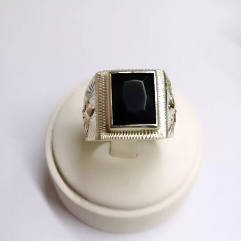 Anillo sello caballero plata y oro con piedra rectangular zafiro Anillo sello caballero plata y oro con piedra rectangular zafiro