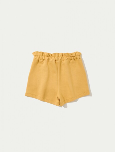 SHORT BÁSICO CON BOLSILLOS Y BORDADO AMARILLO
