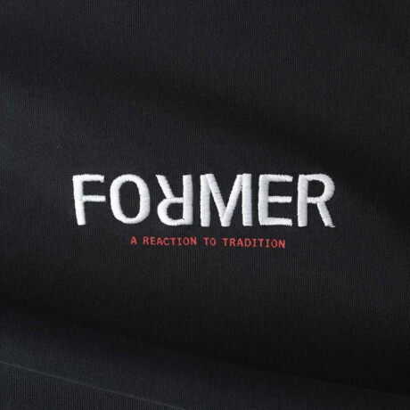 Remera Former Legacy Reaction Negro