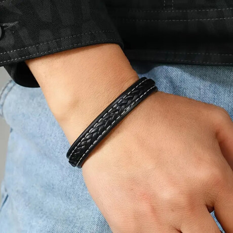 Pulsera cuerina negra básica Negro