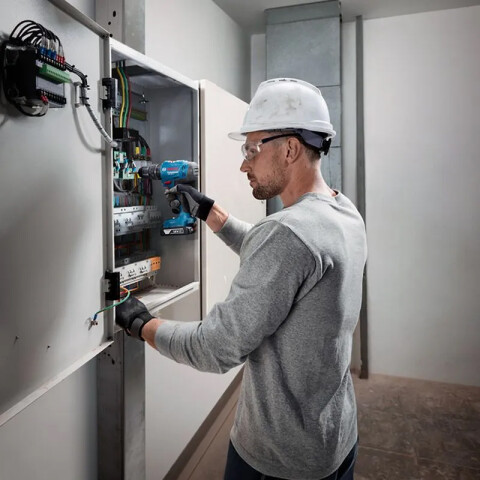 Taladro atornillador 1/2" 18V c/percutor 2bat.+ carg. BS0278