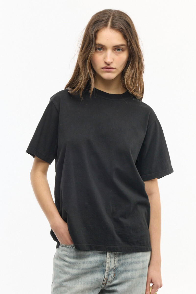 REMERA BASIC MEDIANA Negro