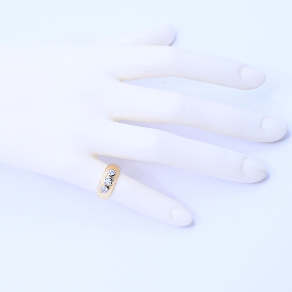 Anillo oro 18k con zirconias. Anillo oro 18k con zirconias.