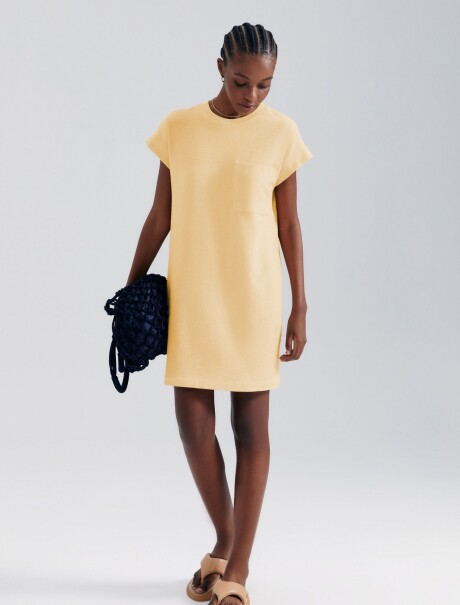 VESTIDO BÁSICO MANGA CORTA CON BOLSILLO AMARILLO