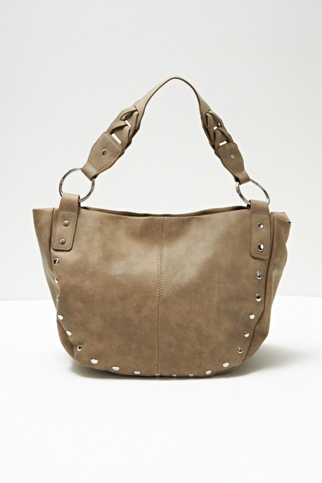 Cartera con tachas beige
