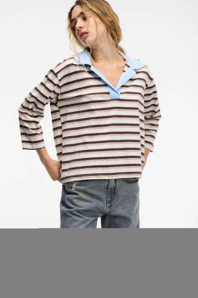 Camiseta con cuello Beige