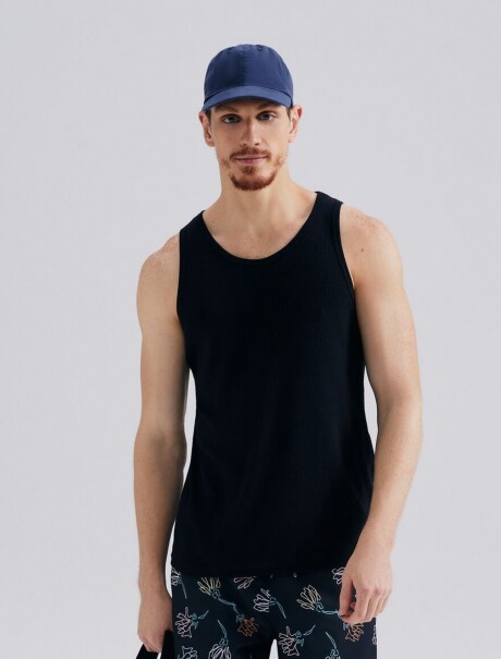 MUSCULOSA BÁSICA EN TELA ACANALADA NEGRO