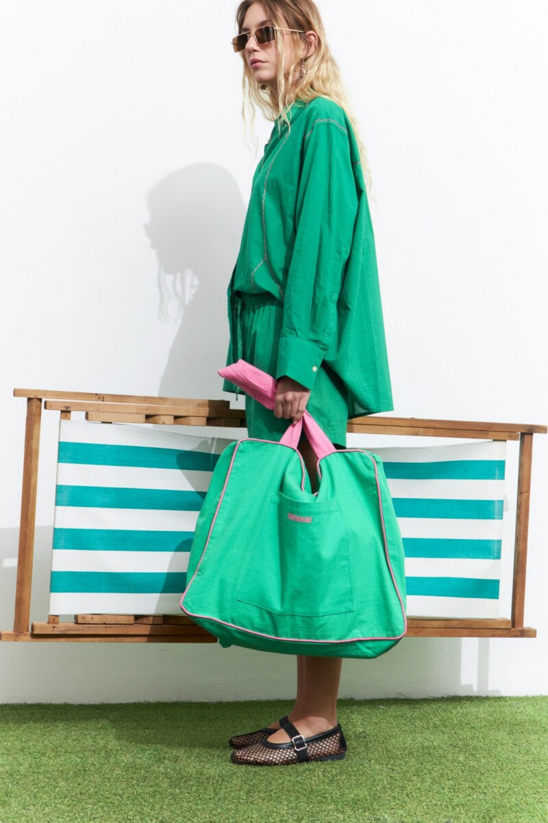 Bolso con vivos en contrastes verde