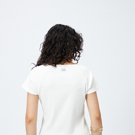 REMERA SANTA Crudo