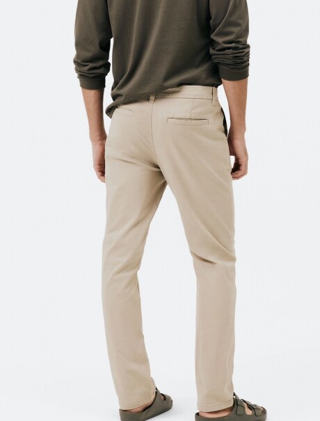PANTALÓN ESTILO CHINO SLIM BEIGE