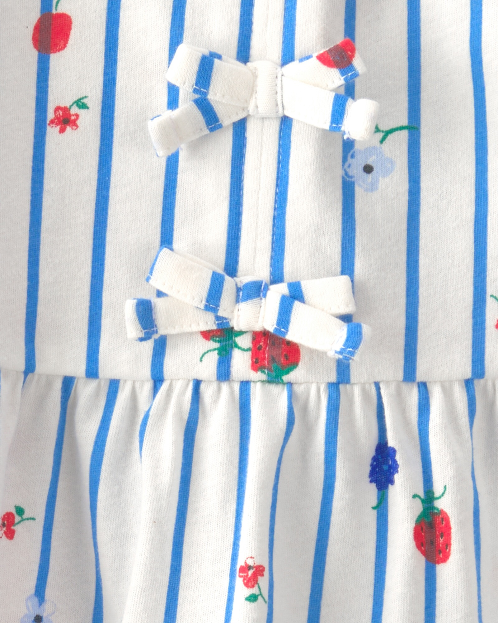 Set dos piezas de algodón, short rojo y remera blanca con rayas azules. Talles 2-5T Sin color