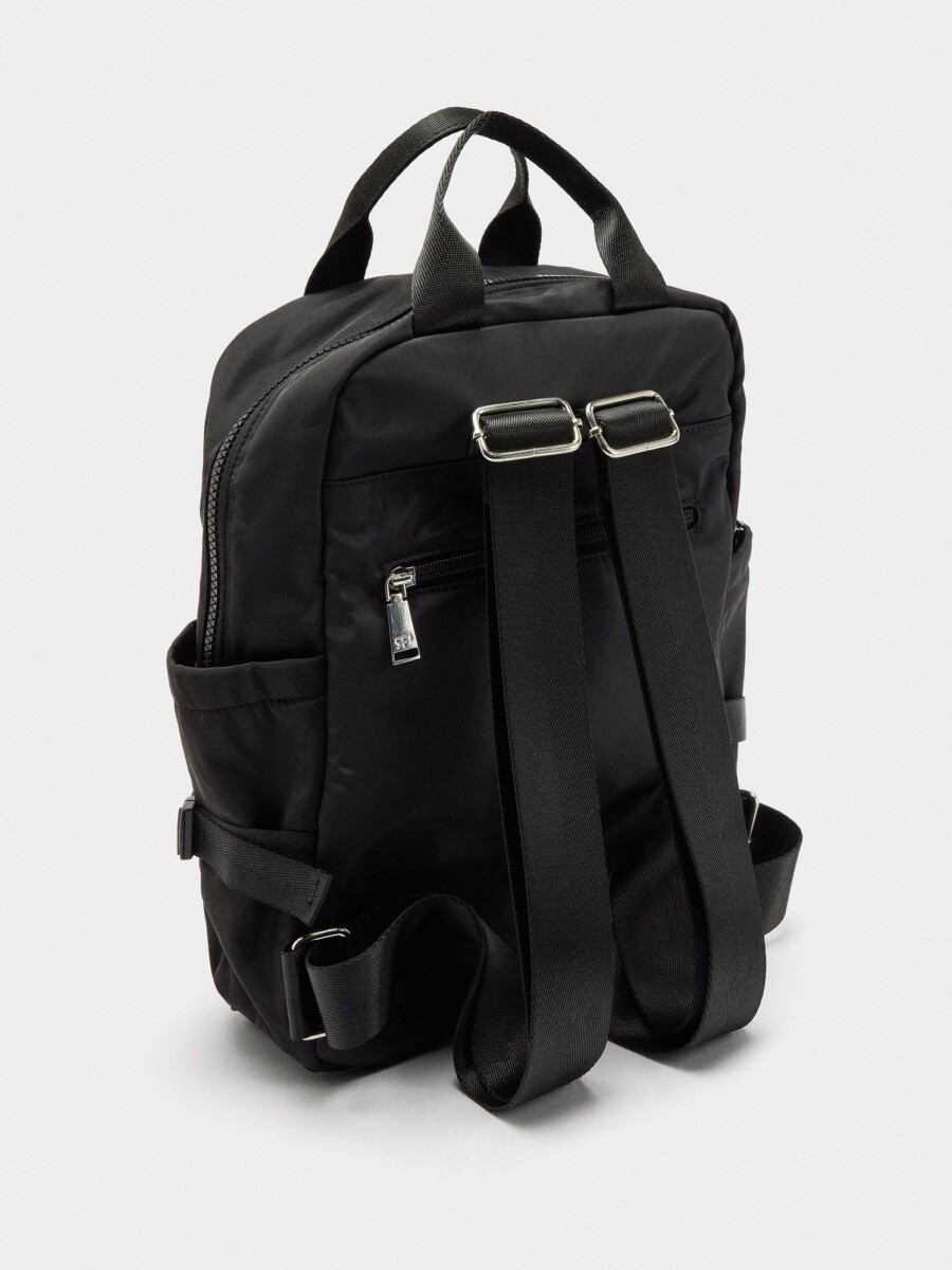 Mochila De Nylon Con Colgante negro