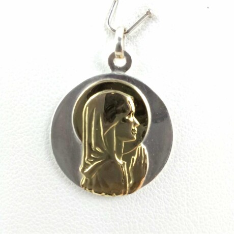 Medalla de plata 925 con Virgen Niña en double de oro 18k. Medalla de plata 925 con Virgen Niña en double de oro 18k.