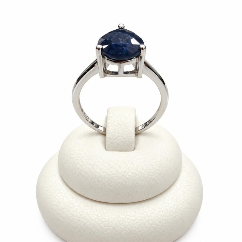 Anillo con Zafiro en forma de gota Anillo con Zafiro en forma de gota