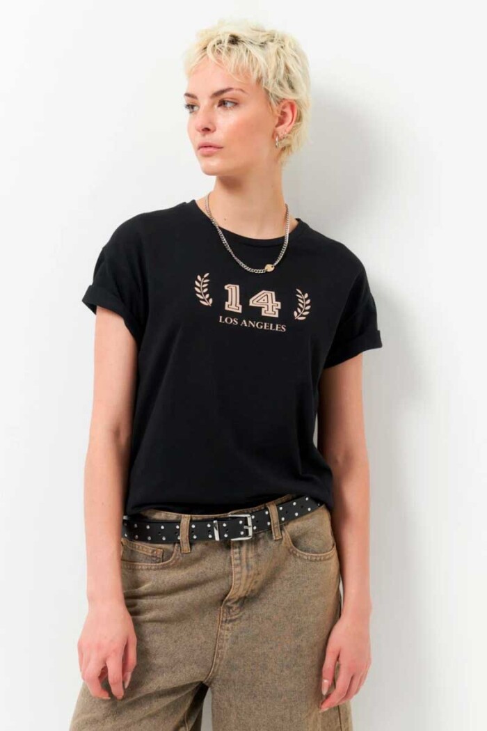 REMERA MUJER PIECE OF CAKE REMERA FOURTEEN Negro
