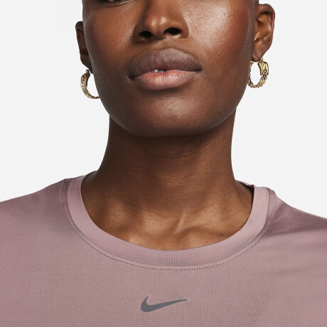 REMERA NIKE ONE CLASSIC 208