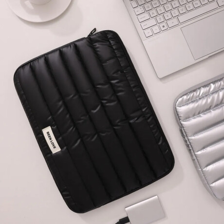 Estuche puffer impermeable para laptop Negro