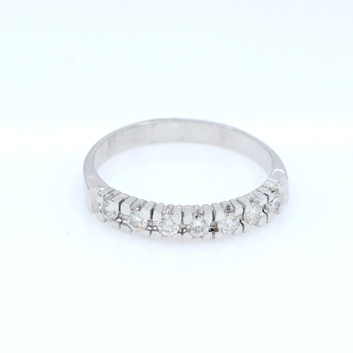 Anillo en oro 18k blanco y brillantes 