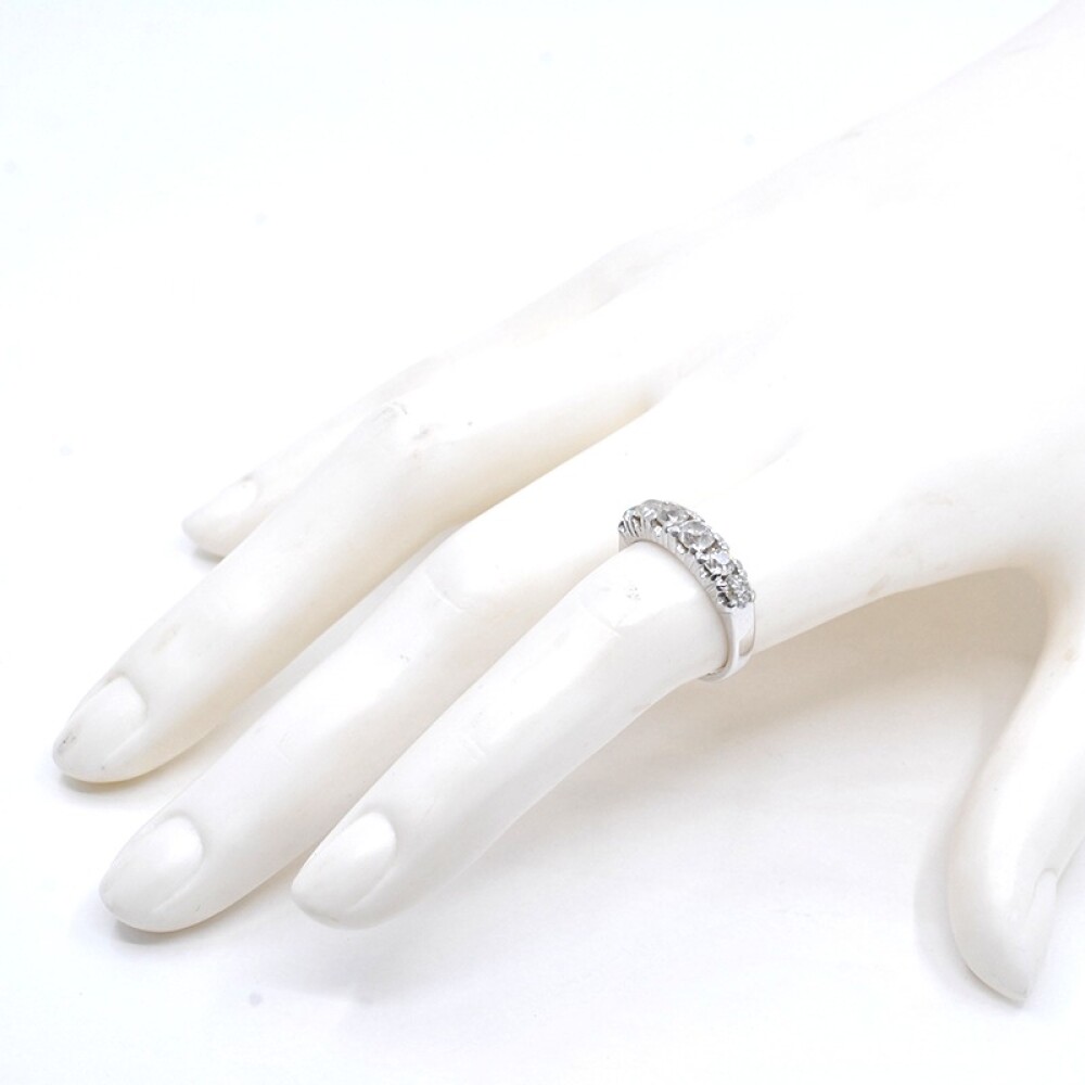 Anillo medio sin fin 18k blanco con brillantes antiguos con engarce 4 puntas Anillo medio sin fin 18k blanco con brillantes antiguos con engarce 4 puntas