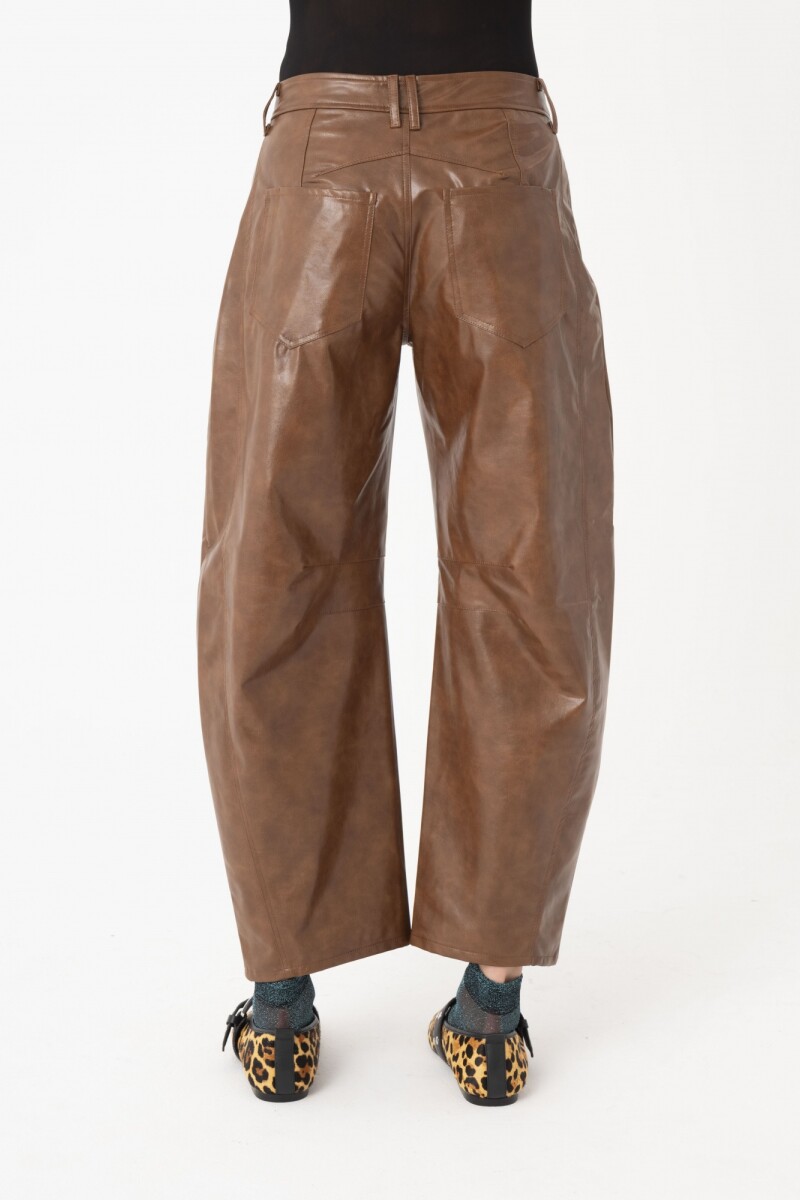 PANTALÓN SILUETA GLOBO Chocolate