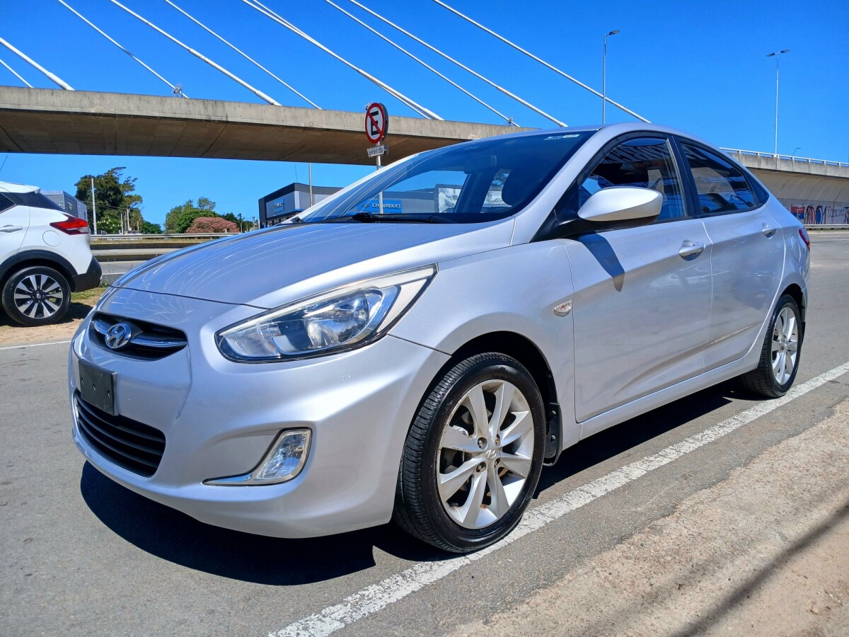 Hyundai Accent GL 1.4 EXCELENTE ESTADO! | Permuta / Financia Hyundai Accent GL 1.4 EXCELENTE ESTADO! | Permuta / Financia