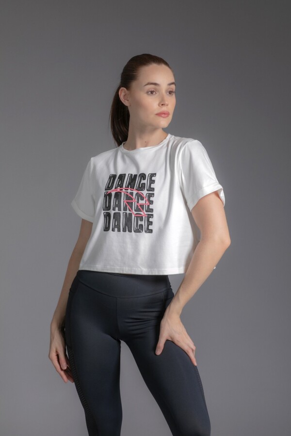 Remera de viscosa con serigrafía “Baila”. Natural.