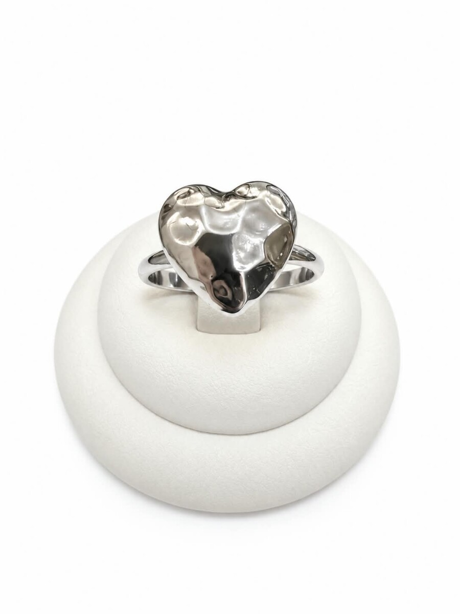 Anillo con corazón al centro 