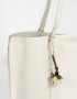 Shopper Cartera Shopper Con Charm - Blanco Crudo