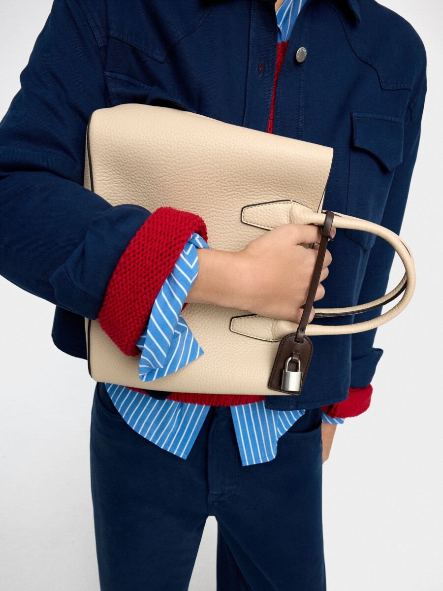Bolso Tote Con Textura Y Colgante crudo