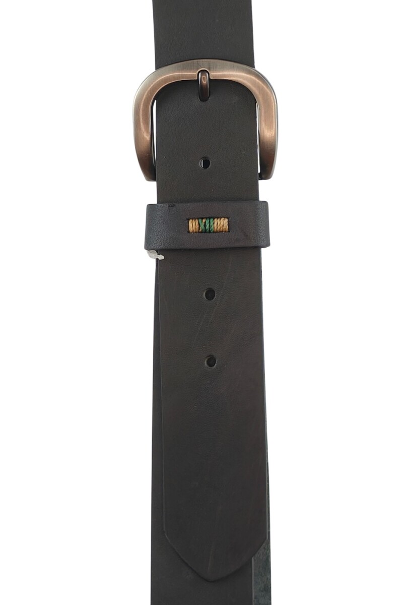 Cinto cuero c/detalle de costura en pasador Negro