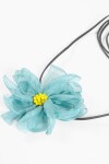 Collar cordón flor petálos mostacilla celeste