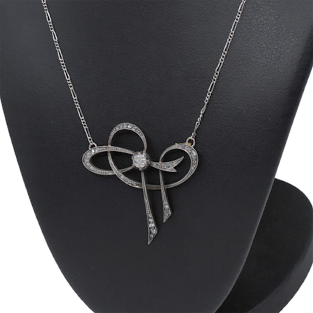 Pendantif De Oro 18 K Con Brillante Y Diamantes Pendantif De Oro 18 K Con Brillante Y Diamantes