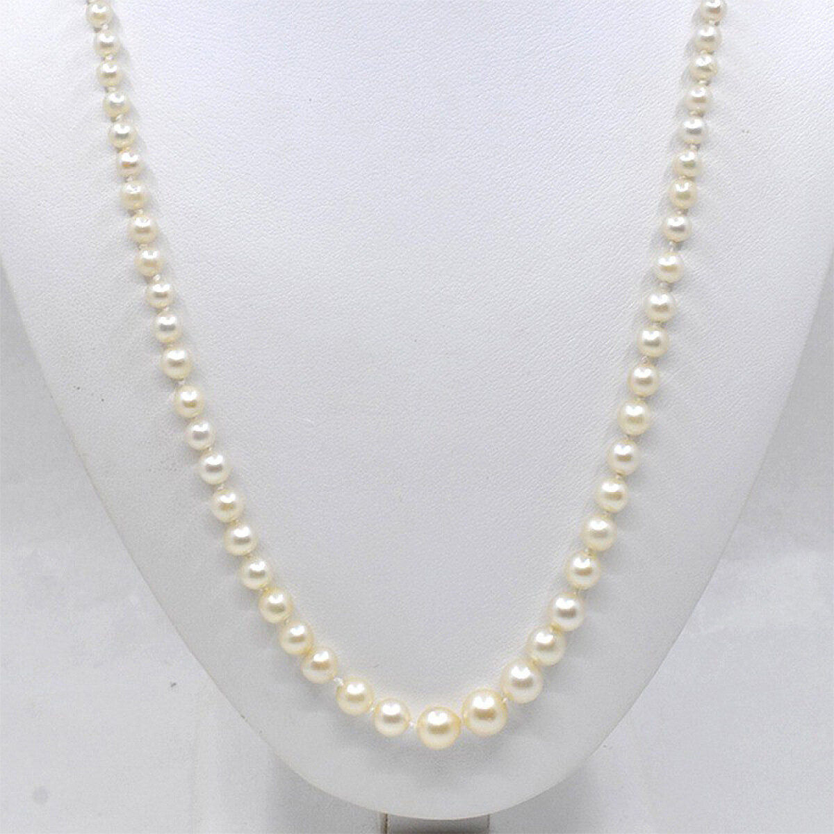 Collar Perlas De Cultivo Con Broche en Oro 18 K, Brillantes Y Diamantes 