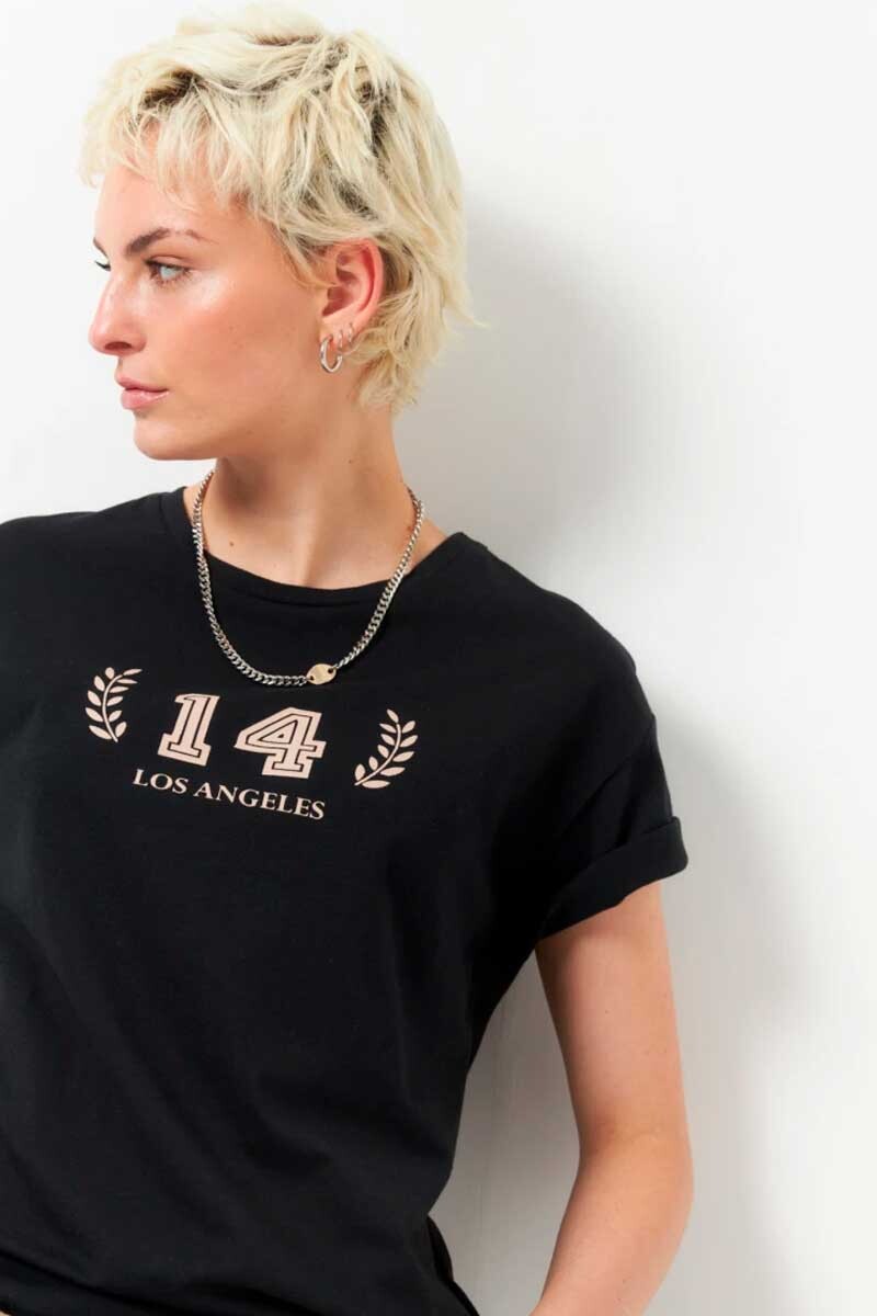 REMERA MUJER PIECE OF CAKE REMERA FOURTEEN Negro
