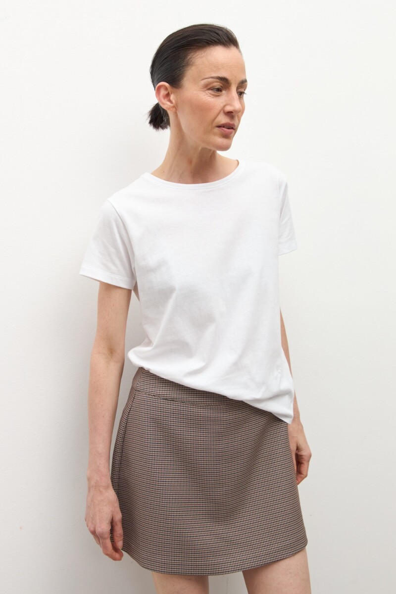 Remera escote a la base blanco