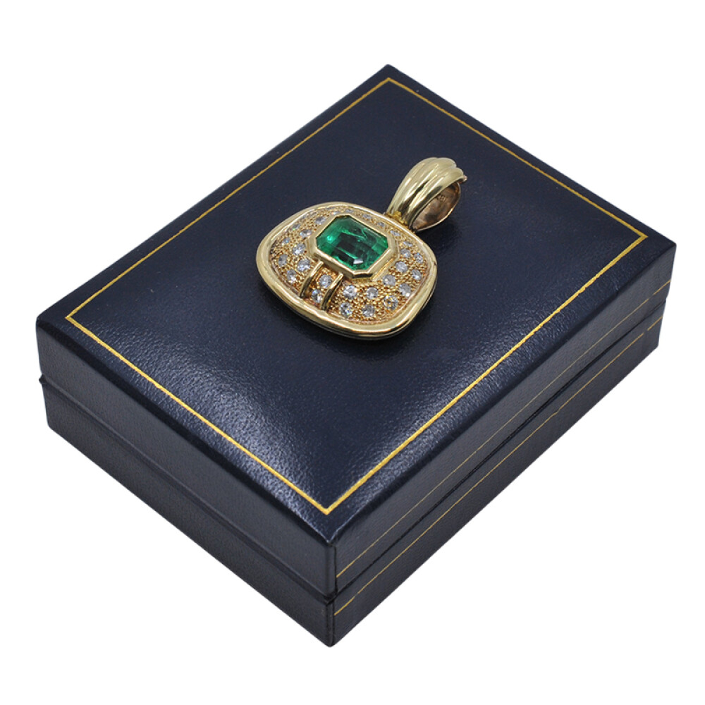 Colgante oro 18k brillantes y esmeralda Colgante oro 18k brillantes y esmeralda