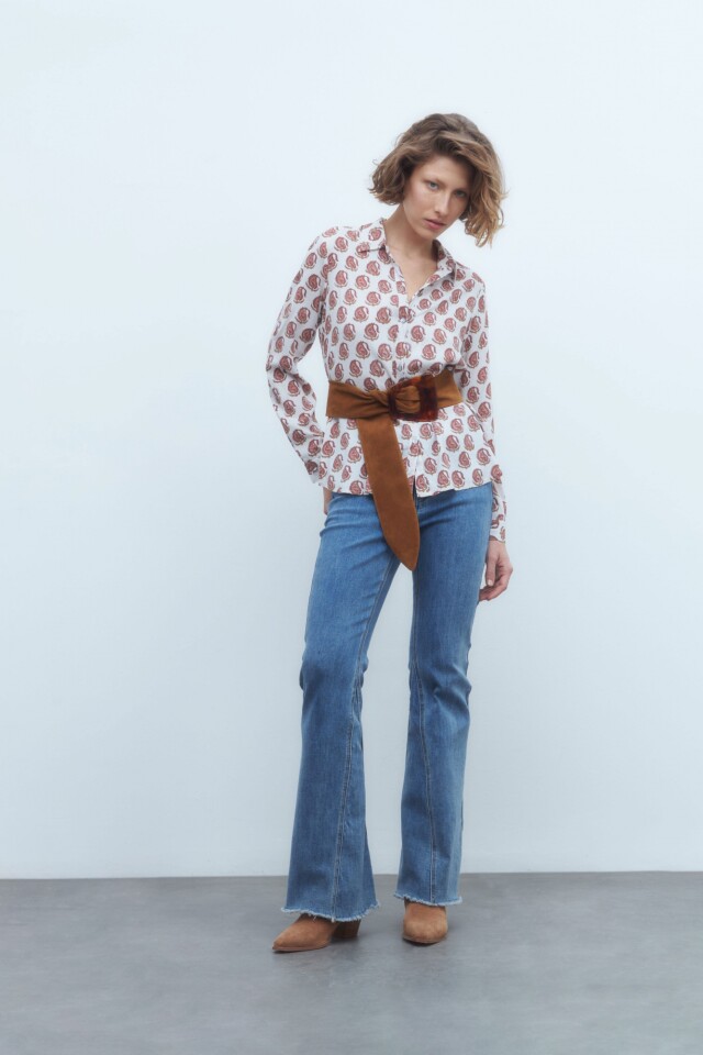 Camisa con estampado paisley crudo