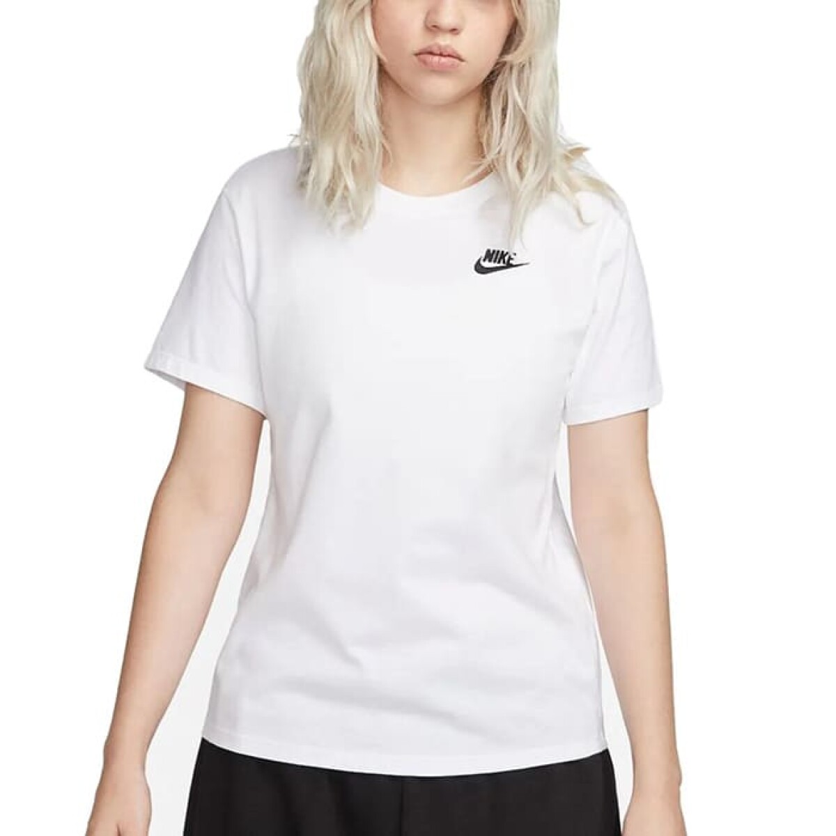 Remera Nike Sportwear Club Essentials de Mujer - DX7902-100 - Blanco 