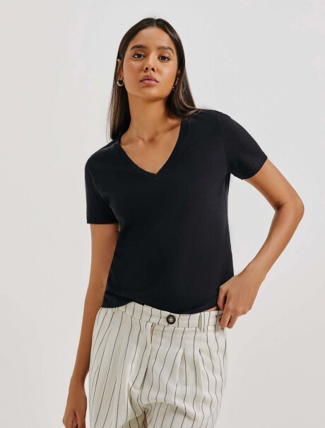 CAMISETA BÁSICA MANGA CORTA CUELLO EN V NEGRO