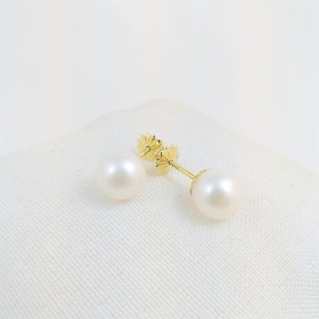 Caravanas de oro 18Ktes, perla de cultivo de 6 3/4mm. Caravanas de oro 18Ktes, perla de cultivo de 6 3/4mm.